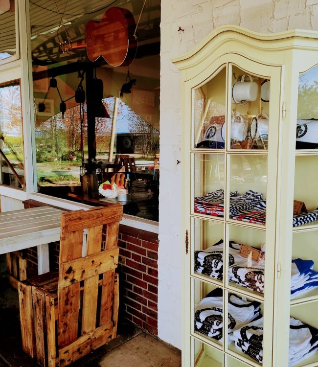 279629152_370783251652336_397901105152398541_n